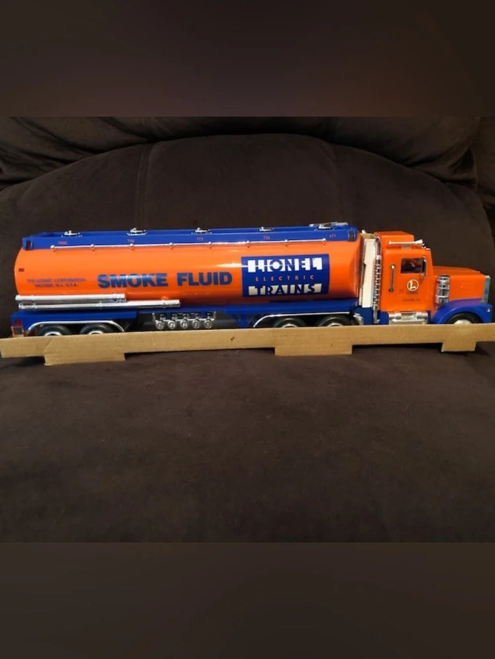 Lionel Smoke Fluid Tanker Truck Toy - New
